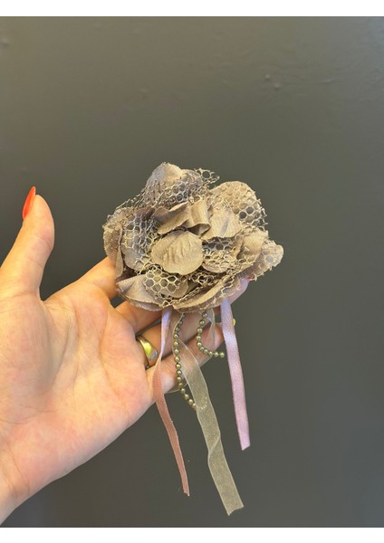 Tüllü Koyu Mor Çiçek Kadın Broş Yaka Iğnesi 10X10 cm fiyatları