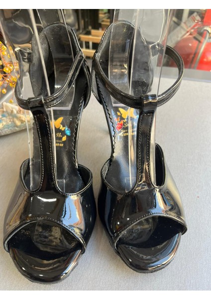 Geceye Dokunan Işık: Siyah Rugan T Model Topuklu 8,5 cm 13 Pont Tango-Dans ve Salon Ayakkabısı