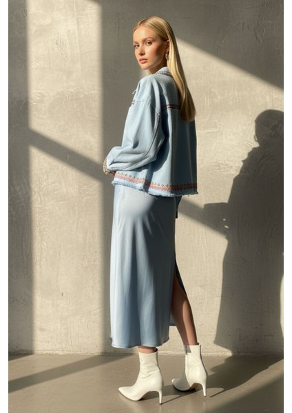 Kadın Açık Mavi Nakışlı Işlemeli Uzun Kollu Düğmeli Oversize Kot-Denim Jean Ceket - Kadın Ceket modelleri