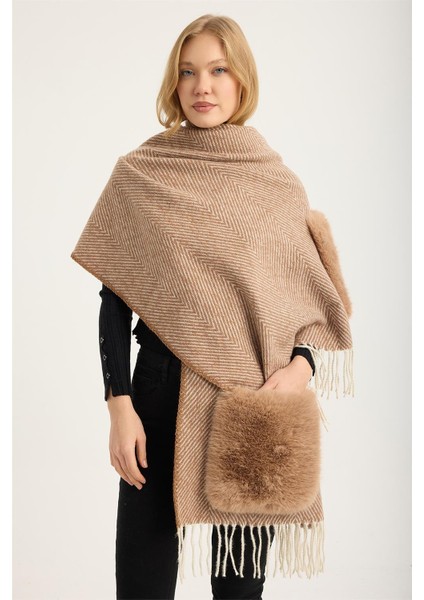 Kürk Cepli Saçaklı Şal fırsatları