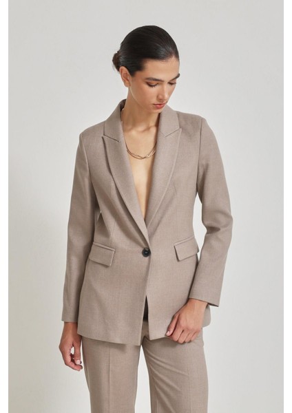 Bej Tek Düğme Detaylı Ceket