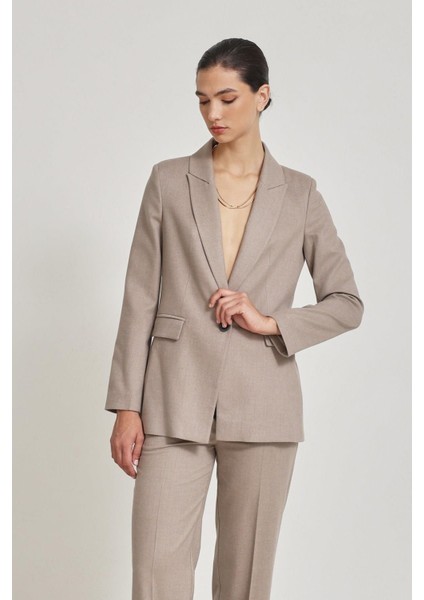 Bej Tek Düğme Detaylı Ceket modelleri