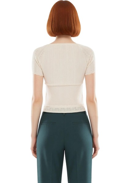 Kadın Kare Yaka Ajurlu Ince Triko Bluz Kısa Kollu ve Crop Kesim Kaliteli Şık Rahat fırsatları