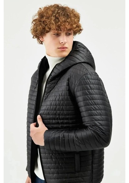 Içi Astarlı Su ve Rüzgar Geçirmez Cepli Kapüşonlu Erkek Mont