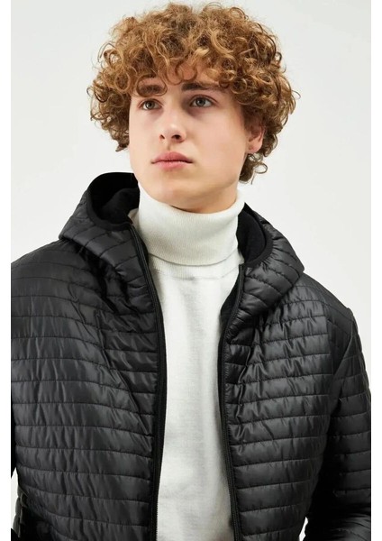 Içi Astarlı Su ve Rüzgar Geçirmez Cepli Kapüşonlu Erkek Mont modelleri