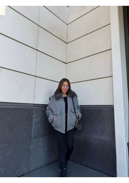 Kaşe Yaka Kürklü Mont