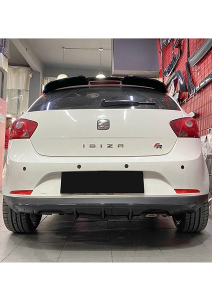 Seat Ibiza Sağ Sol Çıkışlı Difüzör 2012-2017 Parlak Siyah fırsatları