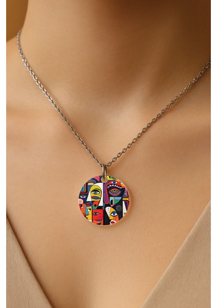 Şeffaf Sert Akrilik Kolye Ucu ve Üzeri Zincirli Desenli Kolye Duvar Sanatı