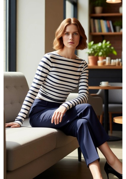 Kadın Crop Kayık Yaka Düşük Kol Slim Kalıp Örme Fitted Vücuda Oturan Büzgü Drape Detaylı Esnek Bluz