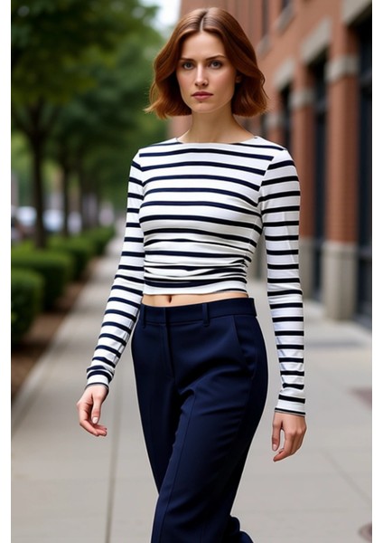 Kadın Crop Kayık Yaka Düşük Kol Slim Kalıp Örme Fitted Vücuda Oturan Büzgü Drape Detaylı Esnek Bluz fırsatları