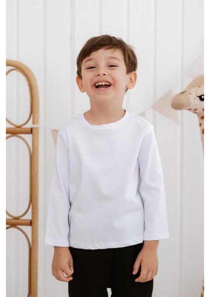Uzun Kollu ve Pamuklu Beyaz Tişört Erkek Çocuk
