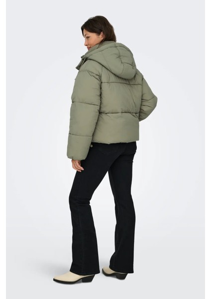 Kadın Kapüşonlu Çift Cepli Şişme Mont 15322013 Yeşil indirimleri