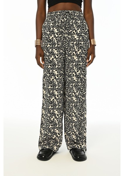 Kadın Beli Lastikli Bol Paça Karışık Siyah Beyaz Desenli Pantolon