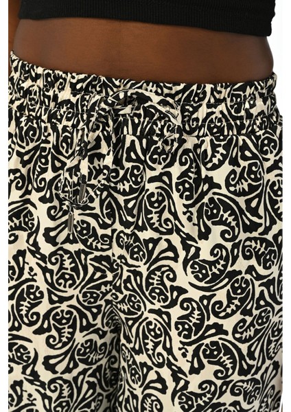 Kadın Beli Lastikli Bol Paça Karışık Siyah Beyaz Desenli Pantolon modelleri