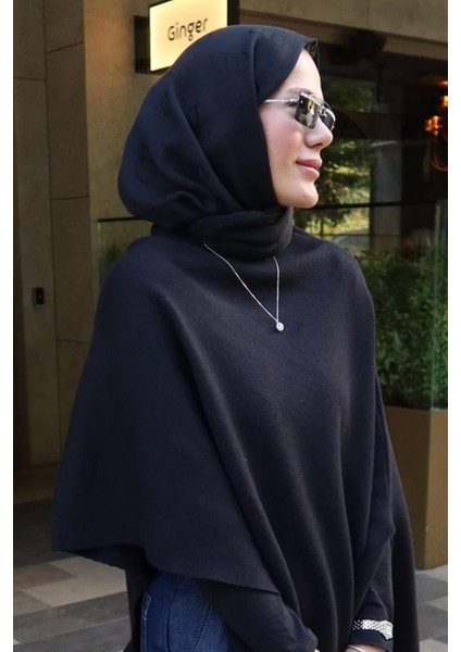 Elif Topdağ'ın Tercihi Monogram Desen Liora Pamuk Şal Siyah