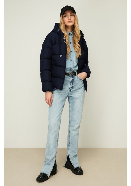 İçi Astarlı Su ve Rüzgar Geçirmez Cepli Kapüşonlu Kadın Mont modelleri