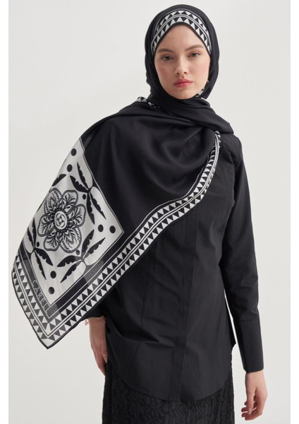 Atlas Siyah Monogram Floş Şal