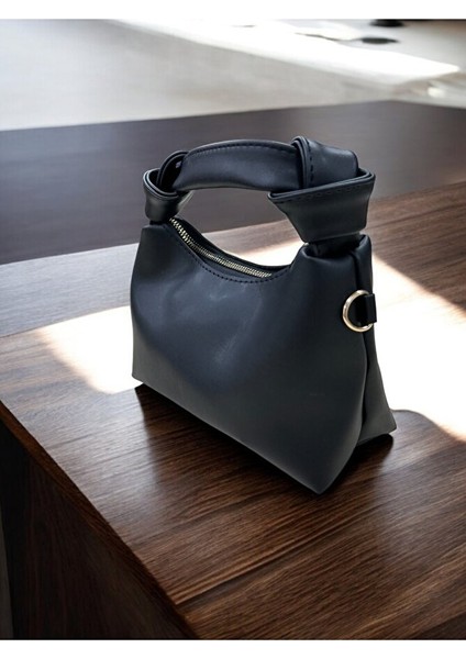 Kadın El ve Omuz Çantası Şık Tam Yeni Sezon Ürün EN:24CM YÜKSEKLIK:17CM