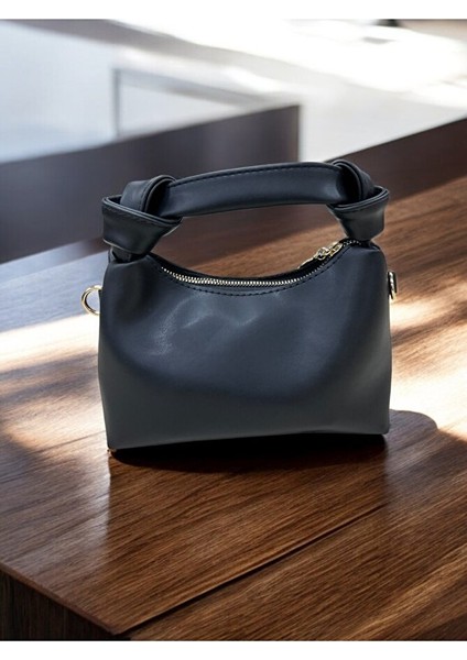 Kadın El ve Omuz Çantası Şık Tam Yeni Sezon Ürün EN:24CM YÜKSEKLIK:17CM fiyatları