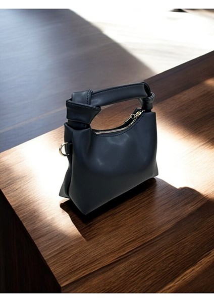 Kadın El ve Omuz Çantası Şık Tam Yeni Sezon Ürün EN:24CM YÜKSEKLIK:17CM modelleri