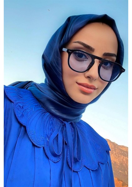 Nilsu'nun Tercihi Simetrik Jakar Italyan Ipekli Şal Lacivert