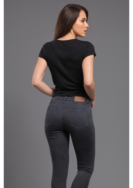 Enjoy Being Alone Baskılı Bisiklet Yaka Kadın T-Shirt fiyatları