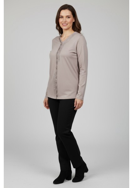 Kadın Önü Kapalı Düğme Detaylı Taşlı Nergis Mevsimlik Bluz modelleri