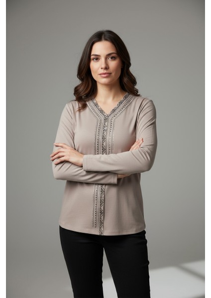 Kadın Önü Kapalı Düğme Detaylı Taşlı Nergis Mevsimlik Bluz indirimleri