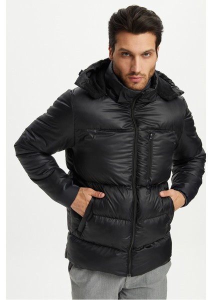 İçi Astarlı Su ve Rüzgar Geçirmez Cepli Kapüşonlu Erkek Mont modelleri