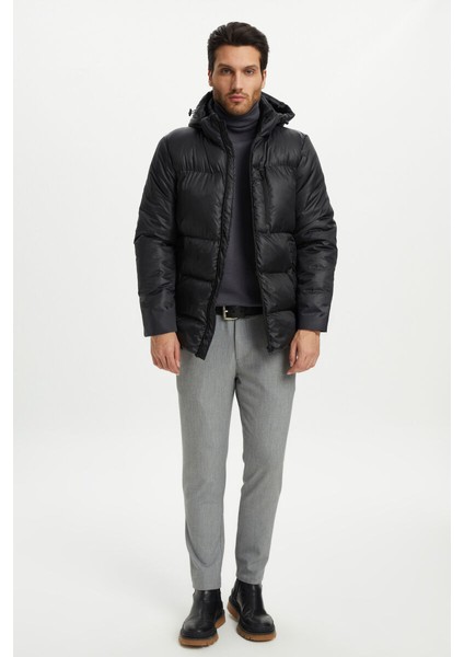 İçi Astarlı Su ve Rüzgar Geçirmez Cepli Kapüşonlu Erkek Mont fırsatları