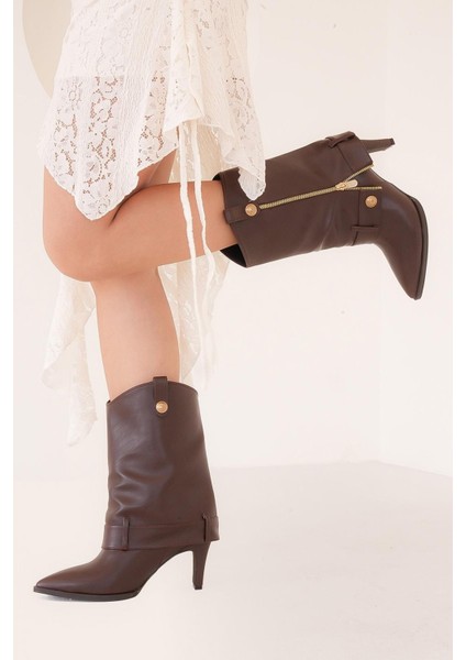 Olena Yan Fermuar Detaylı Yakalı Topuklu Kadın Bot Kahve