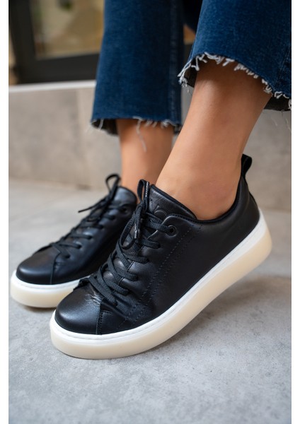 Skye Siyah Hakiki Deri Düz Spor Ayakkabı fırsatları