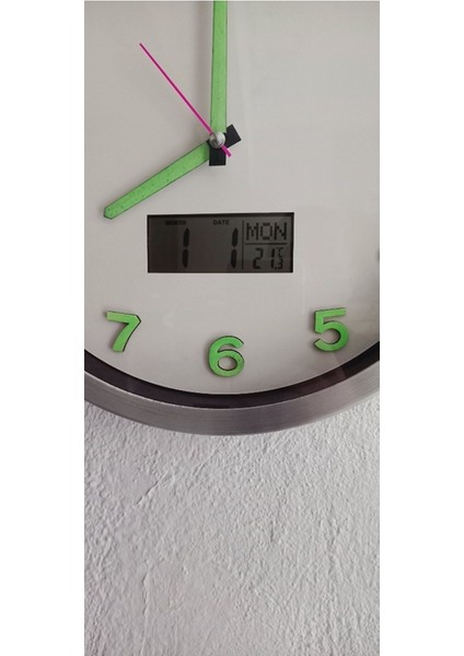 Fosforlu Termometreli Isı Ölçer Dijitalli Kabartma Rakam Beyaz Duvar Saati Metal 30 cm fırsatları