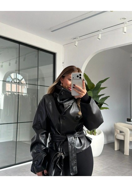 Dik Yaka Belden Kuşaklı Deri Ceket