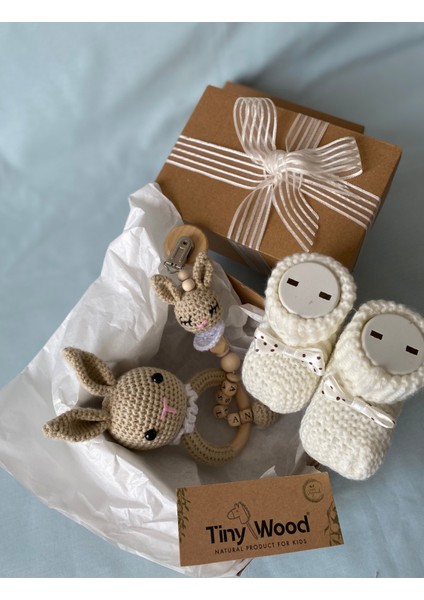 Organik Yeni Doğan Bebek Isimli Emzik Askısı Hediye Seti, Yenidoğan Hoşgeldin Bebek Hediye Kutusu