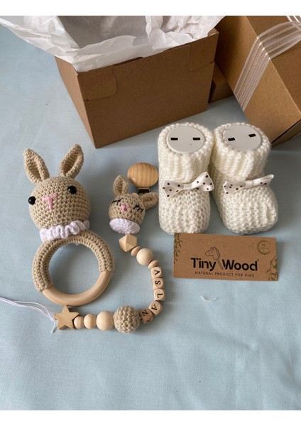 Organik Yeni Doğan Bebek Isimli Emzik Askısı Hediye Seti, Yenidoğan Hoşgeldin Bebek Hediye Kutusu fiyatları