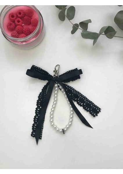Siyah Dantel ve Inci Detaylı Çanta Charmı – El Yapımı Zarif Aksesuar Anahtarlık modelleri