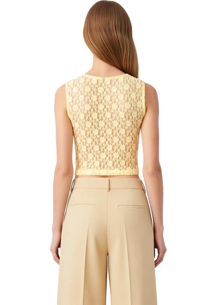 Kadın Vücuda Oturan Bisiklet Yaka Kolsuz Örme Dantel Detaylı Crop Üst Kaliteli Şık Rahat Modern fiyatları