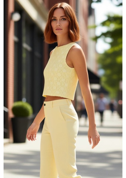 Kadın Vücuda Oturan Bisiklet Yaka Kolsuz Örme Dantel Detaylı Crop Üst Kaliteli Şık Rahat Modern modelleri