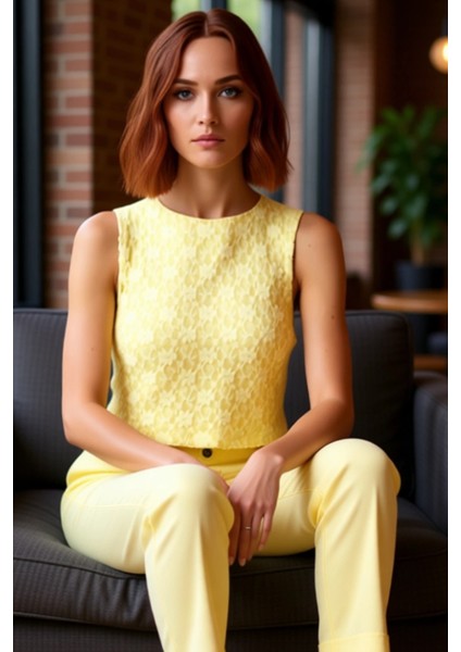 Kadın Vücuda Oturan Bisiklet Yaka Kolsuz Örme Dantel Detaylı Crop Üst Kaliteli Şık Rahat Modern fırsatları