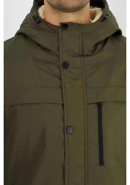 İçi Kürklü Su ve Rüzgar Geçirmez Cepli Kapüşonlu Erkek Mont indirimleri