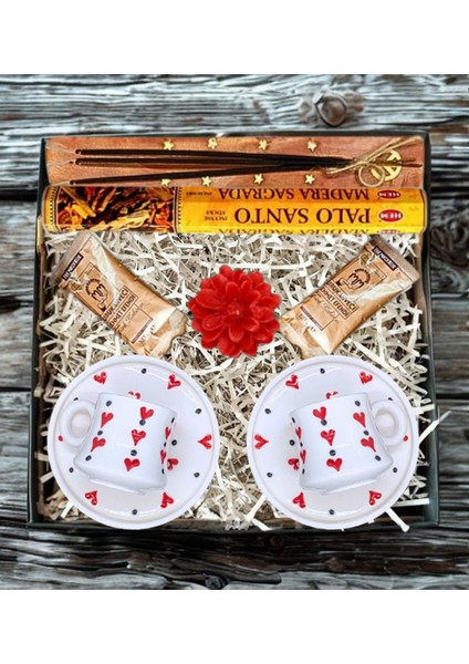 El Yapımı 2 Kişilik Lüks Kahve Fincanı Hediye Seti – Kalpli Tasarım