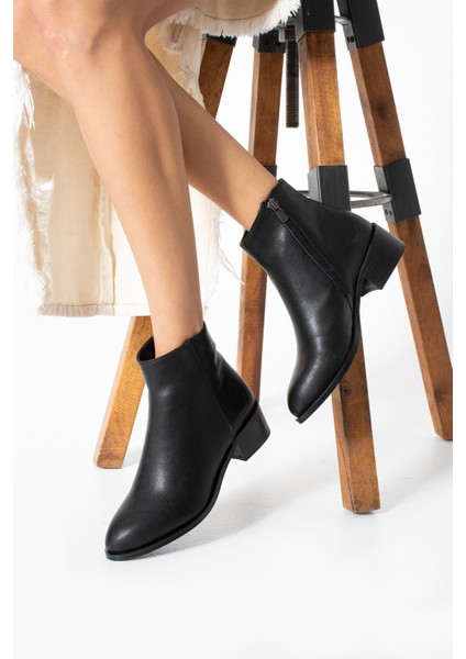 Danica Siyah Renkli Bilek Üstü Kısa Kalın Topuklu Bot