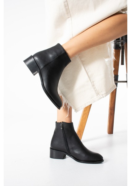 Danica Siyah Renkli Bilek Üstü Kısa Kalın Topuklu Bot fiyatları