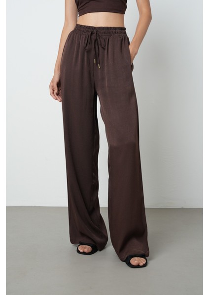 Kadın Düz Renk Altın Rengi Bağcık Detaylı Bol Paça Beli Lastikli Pantolon modelleri