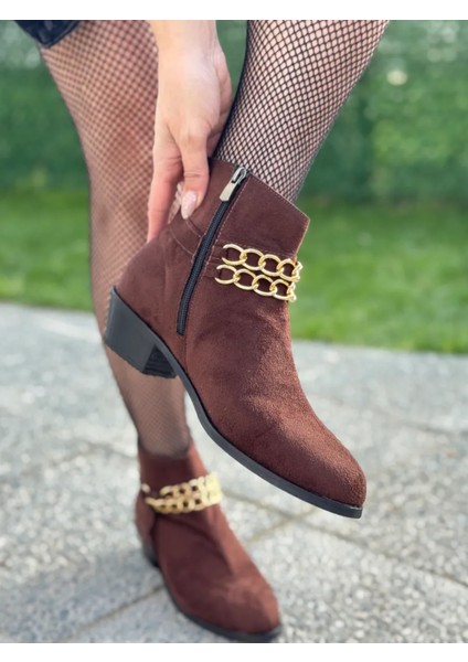 Chai Büyük Numara Zincir Detaylı Kısa Topuklu Kadın Bot Şık ve Konforlu fiyatları