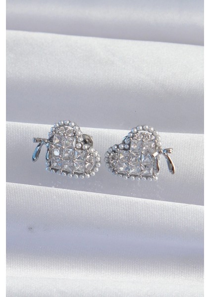 Bfs Pirinç Gümüş Renk Fiyonk Detay Incili Zirkon Taşlı Kalp Küpe fiyatları