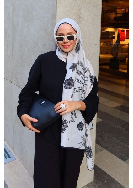 Feyza Hakyemez'in Tercihi Noir Çiçekli Monogram Floş Şal Krem fiyatları