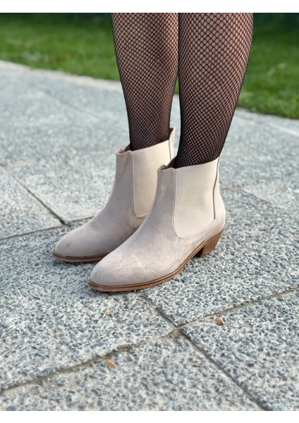 Centa Süet Lastikli Kısa Topuklu Büyük Numara Kadın Bot Stil ve Rahatlık