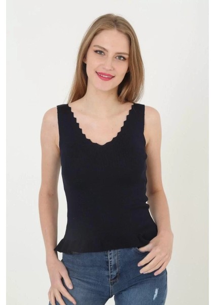 Kadın V Yaka Fırfır Detay Crop - Siyah fiyatları